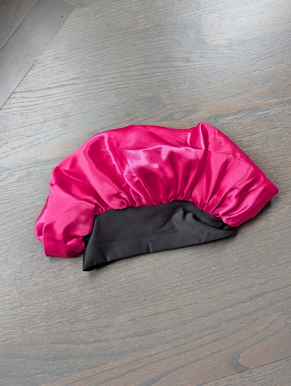 Evolve Firstline Satin Wide-Edge Bonnet – Hot Pink / Black